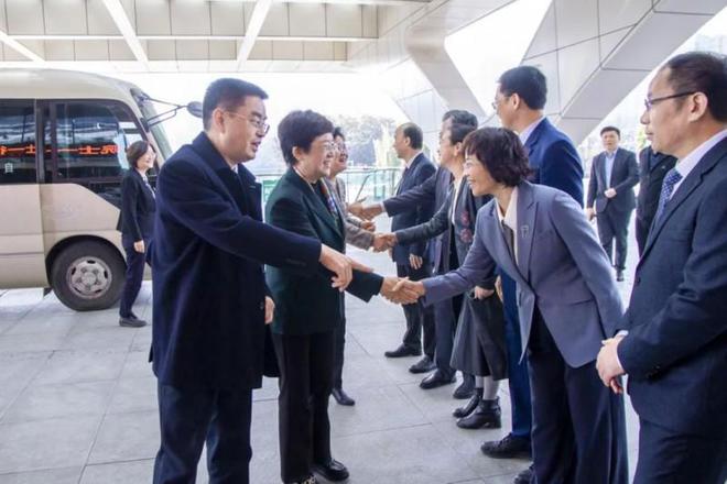 北京大学医学部莅临徐州市第一人民医院交流考察(图1)