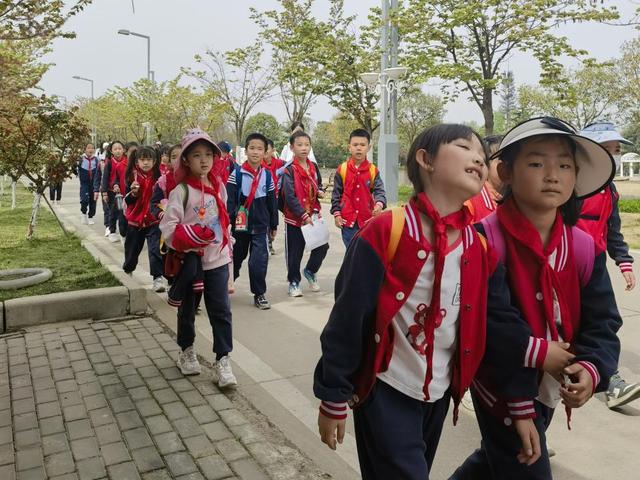 西北大学新闻传播学院马克思主义新闻观实践教学走进秦岭国家植物园(图4)
