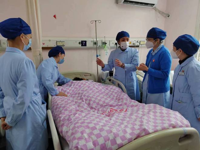 中国式现代化奋进者｜80后女护士组建“男丁格尔”团队临床科研两不误(图3)