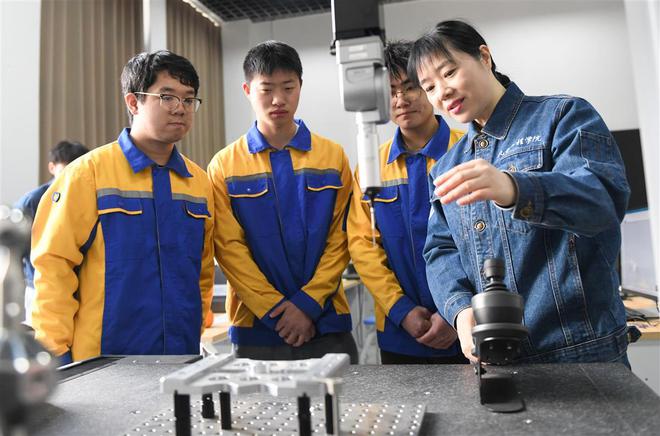 武汉城市职业学院：科研教学互促共生融合培育良匠之师(图1)