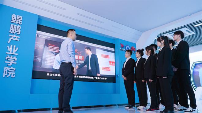 武汉城市职业学院：科研教学互促共生融合培育良匠之师(图3)