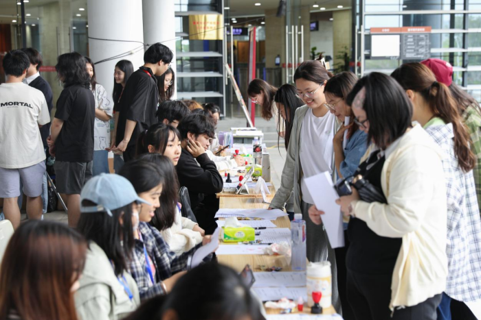 福建理工大学图书馆未来学习中心启用 引导学生学习模式转变(图2)