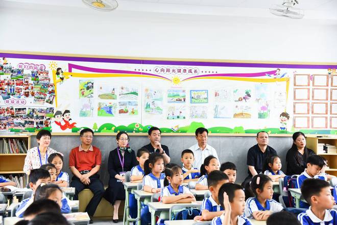 广东省深圳市规范汉字书写教学成果观摩交流会(图3)