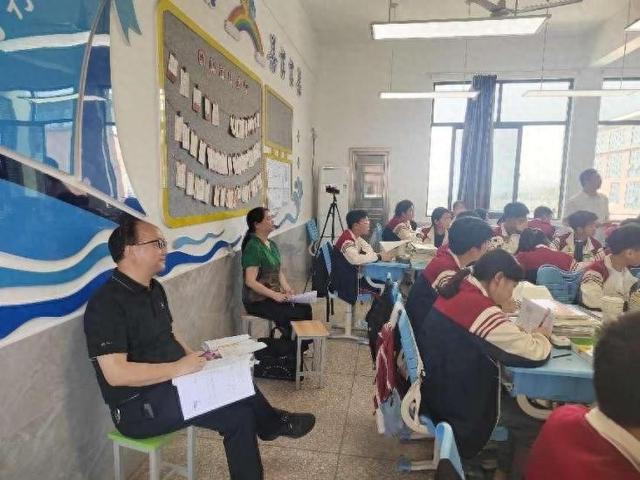 宜宾市南溪区长江学校迎接南溪区教体局教学视导工作(图1)