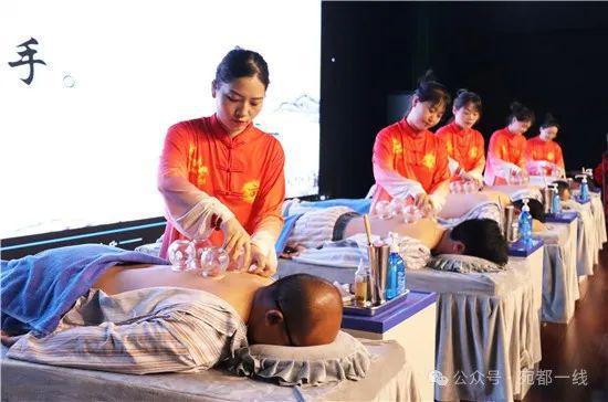 【央媒看宛】南阳市中医院举行庆祝国际护士节暨表彰大会(图3)