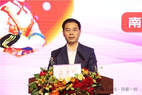 【央媒看宛】南阳市中医院举行庆祝国际护士节暨表彰大会(图1)