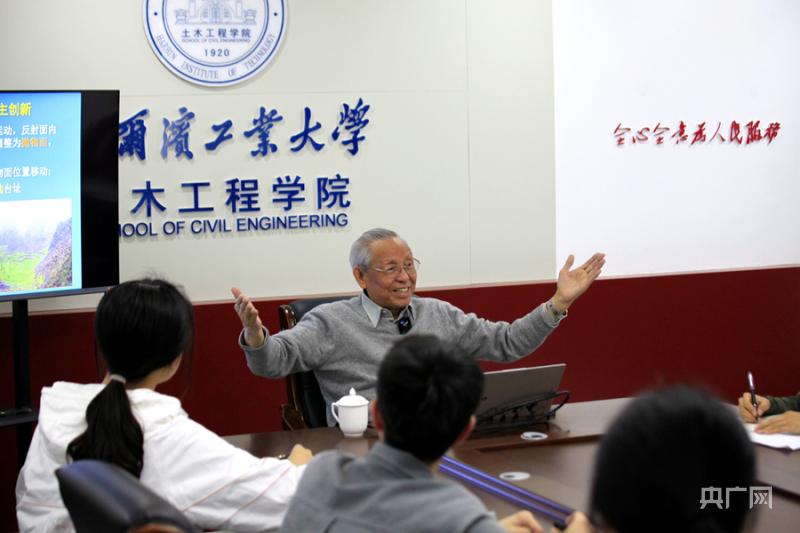 先生丨沈世钊:让中国天眼“跨”得更远(图9) 先生丨沈世钊:让中国天眼“跨”得更远(图9)