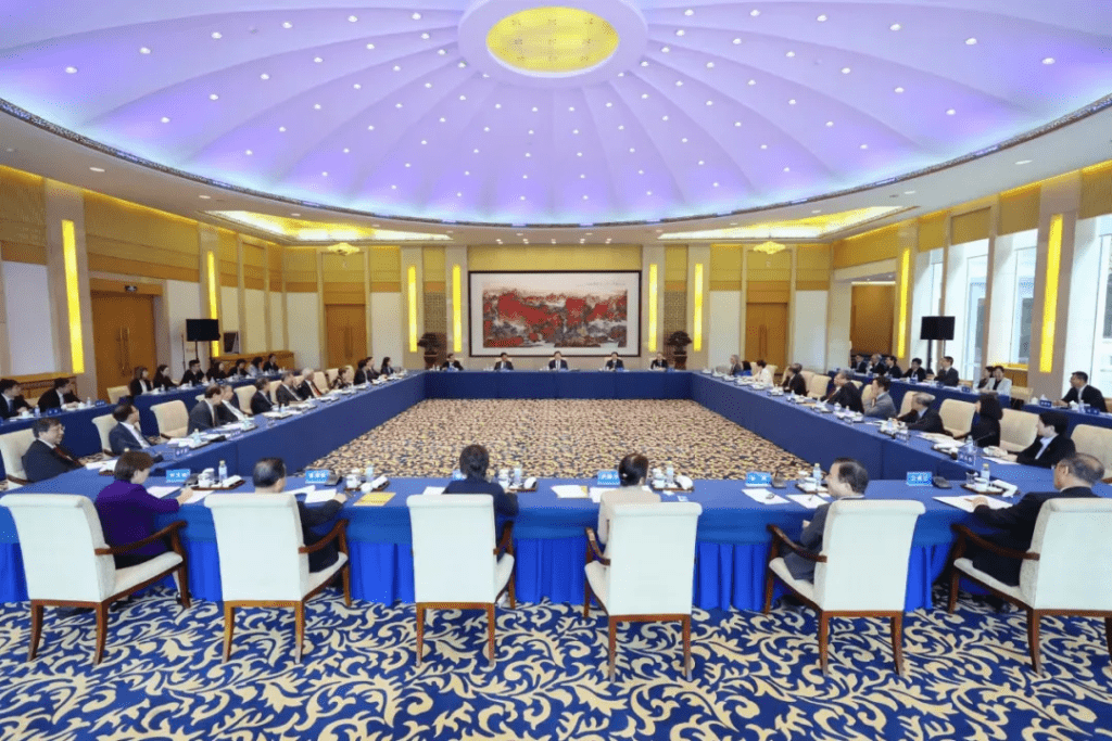 夏宝龙会晤蔡若莲及高校领导研习团期望增强培养人才致力科研发展(图2)