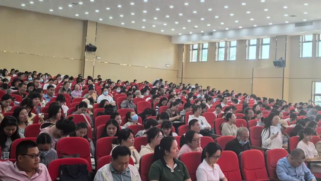 阜南县2024年教育科研课题研究培训会在阜南县第十二小学举行(图2)