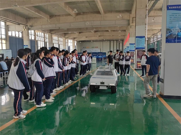 山东劳动职业技术学院校园开放日迎来千余名市民及学生参观研学(图3)