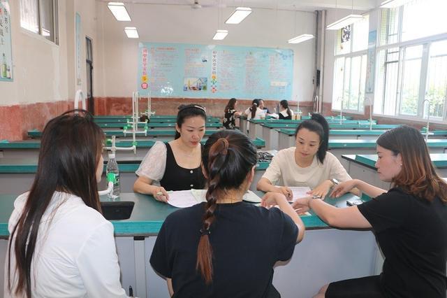 宜宾市南溪区桂溪中学接受市教科所教学视导(图5)
