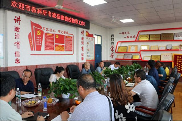 宜宾市南溪区桂溪中学接受市教科所教学视导(图1)