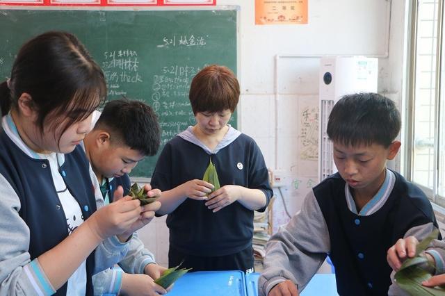 宜宾市南溪区桂溪中学接受市教科所教学视导(图3)