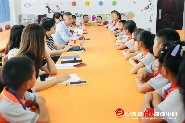 如何提高基础教育的教学质量上海专家们走进喀什的课堂……(图1)