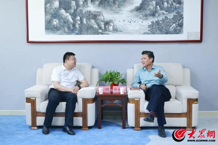 山东省中医药大学教务处副处长兼实践教学部主任李明一行到滨州市中医医院考察交流(图2)