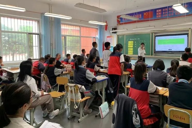 【结对共建】“专家服务基层”刘淑琴支教团队与土右旗美岱召中学开展教学交流活动(图2)
