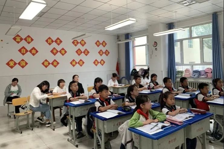 【结对共建】“专家服务基层”刘淑琴支教团队与土右旗美岱召中学开展教学交流活动(图4)