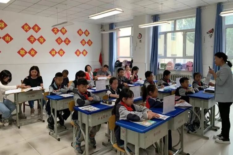 【结对共建】“专家服务基层”刘淑琴支教团队与土右旗美岱召中学开展教学交流活动(图10)