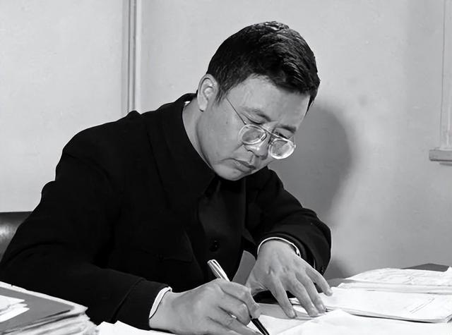 华罗庚就是了不起只凭一条新闻就破解了苏联军事机密(图2)