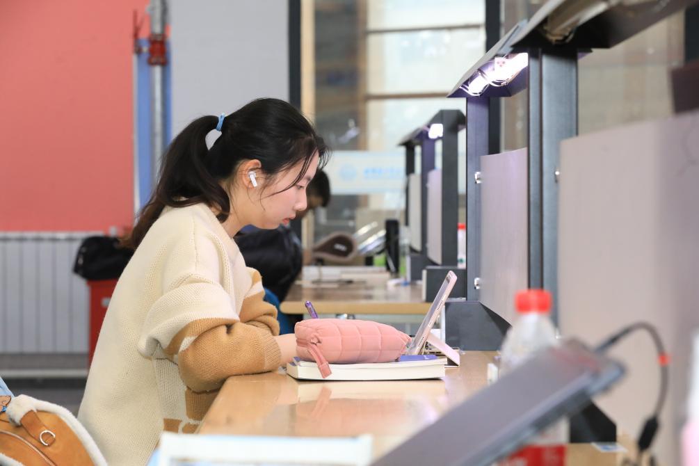 中国多所高校加大力度培养人工智能人才(图2)
