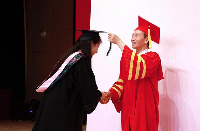 40年坚守教学一线担任大学校长他也不曾落课(图2)