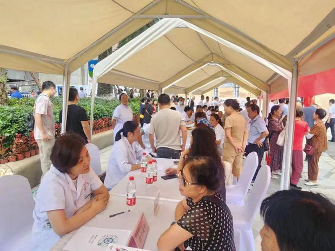 中南大学湘雅办学110周年系列活动之一“重走湘雅西迁路暨院训碑揭幕式”举行(图4)