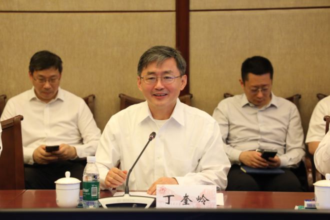 清华大学党委书记赴C9调研座谈(图1)