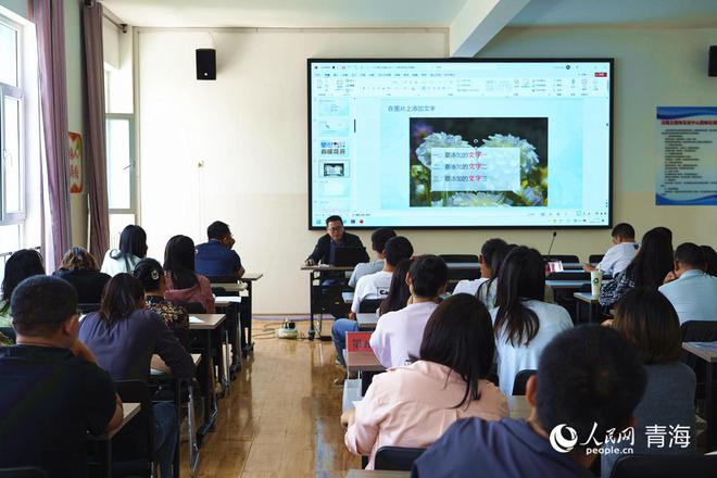记笔记、做作业……这个暑假湟源的老师们忙充电(图2)