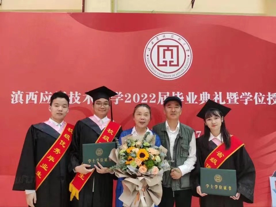 银龄教师支援西部 把知识与热爱播撒在渴望发展的土地上(图1)