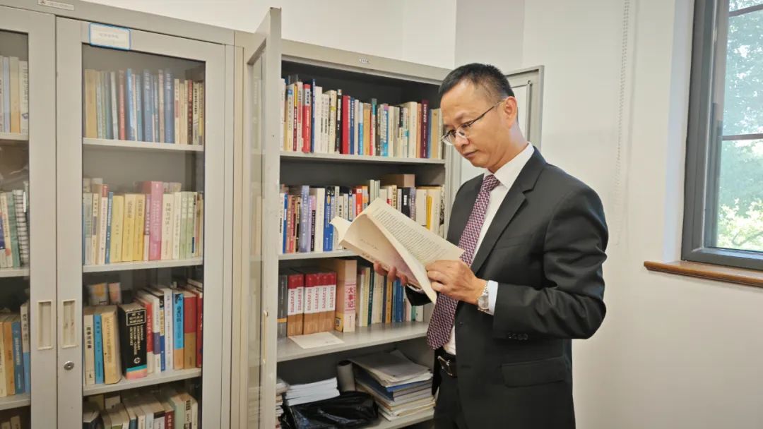 【福见惠安·乡贤有为】陈岱松：坚守学术净土 践行法学梦想(图2)