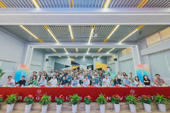 喜报！华珠3位教师在第三届教学名师评选大会斩获荣誉(图1)
