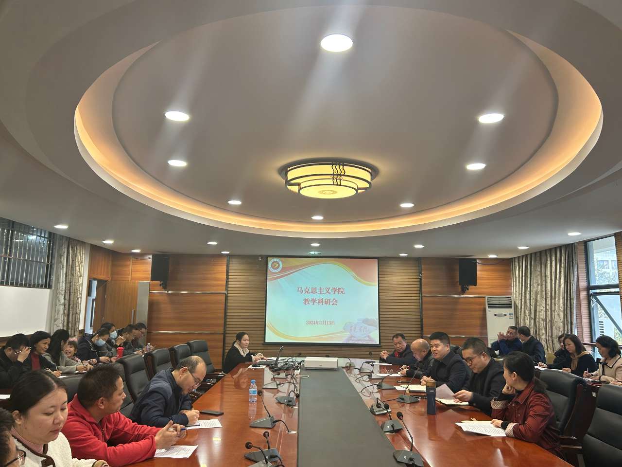 百色学院马克思主义学院：凝聚科研团队激发科研动能(图1)