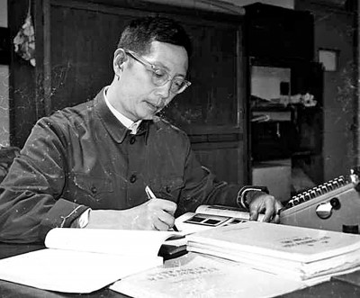 “大先生”朱伯龙：济人济事济天下(图1)