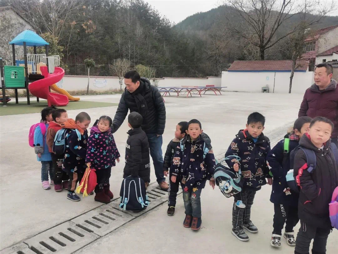我的第一课｜从三尺讲台到教育“田野” 扛起教育公平的重担(图2)