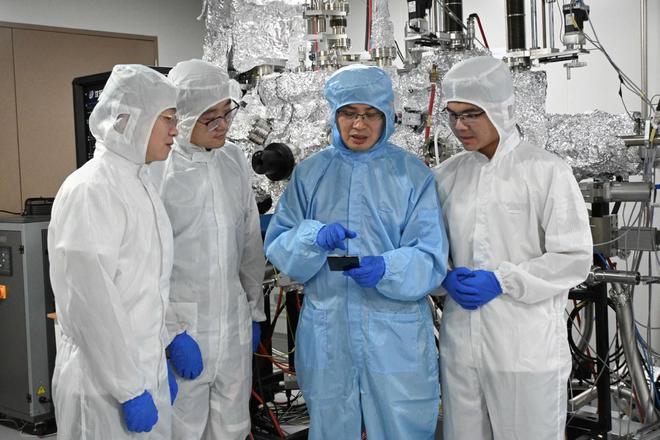 张万里：啃下“硬骨头” 解决“卡脖子” 把科研成果谱写在祖国大地上(图3)