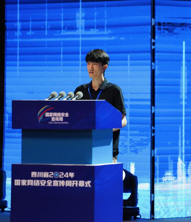 网络空间安全优秀学位论文获奖代表胡承饮：科研让生活应用场景更安全｜网络宣传周(图1)