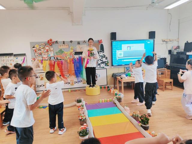 她是孩子们的童心守护者从教27年仍坚守教学一线：“和孩子们在一起每一天都很幸福”(图5)
